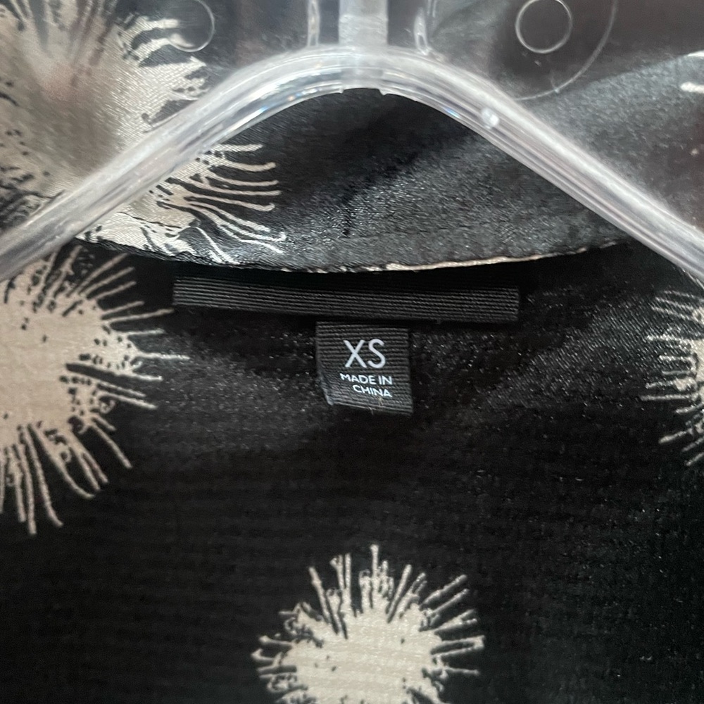 Button down - Picture 2 of 2